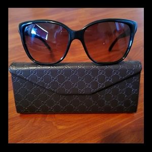 Gucci Sunglasses • Womans